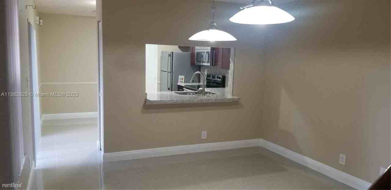 11171 Nautilus Dr - Photo 2 of 8