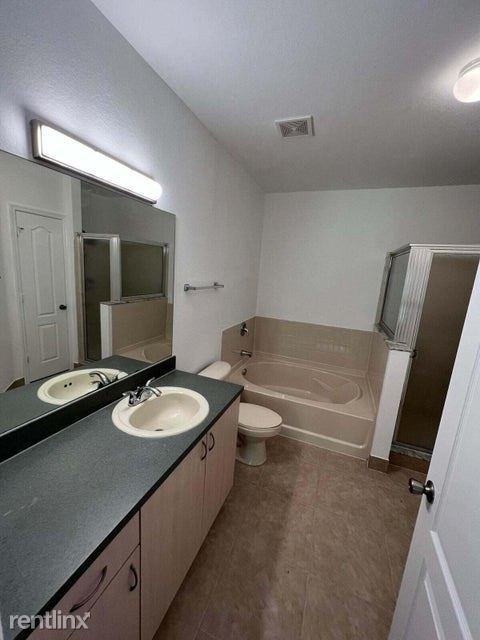 110 Sw Peacock Blvd #6-202 - Photo 2 of 11