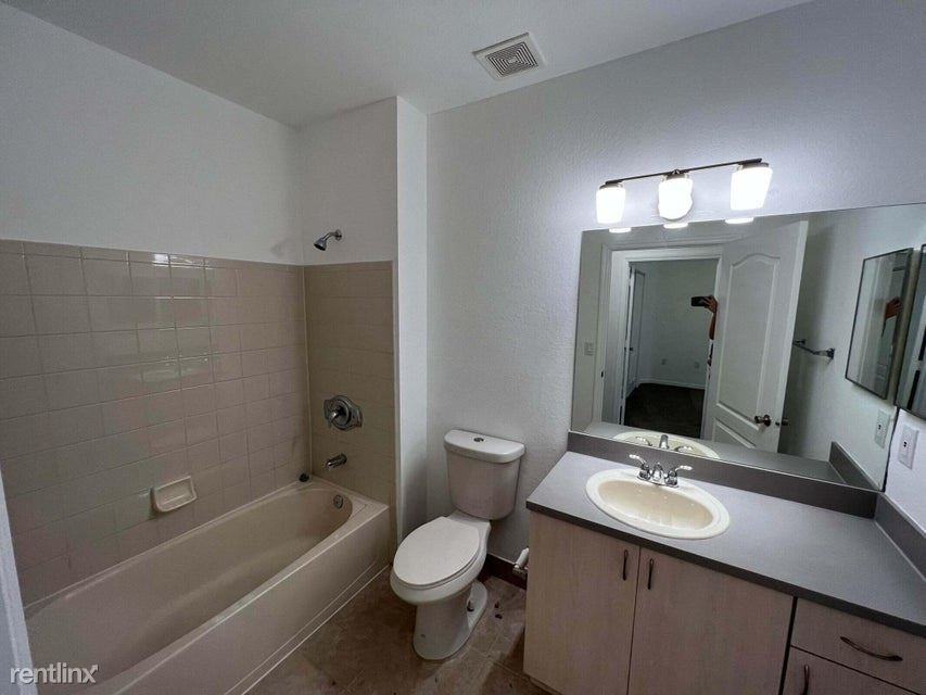 110 Sw Peacock Blvd #6-202 - Photo 3 of 11
