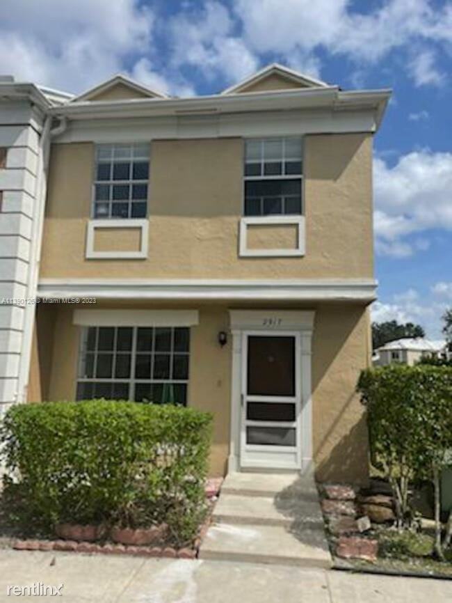 2917 Belmont Ln - Photo 2 of 3