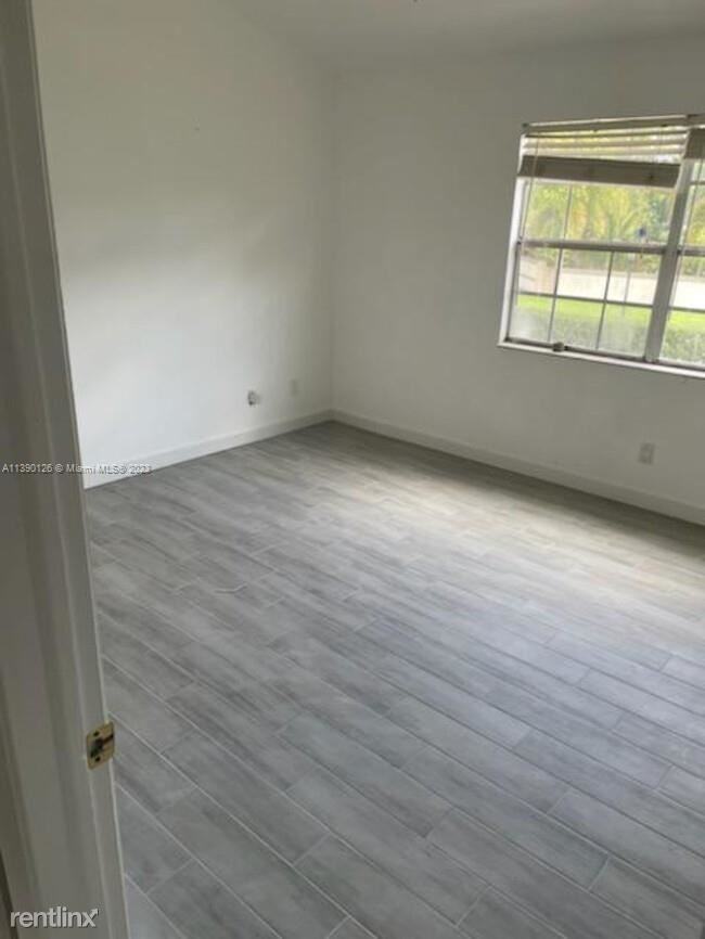 2917 Belmont Ln - Photo 3 of 3