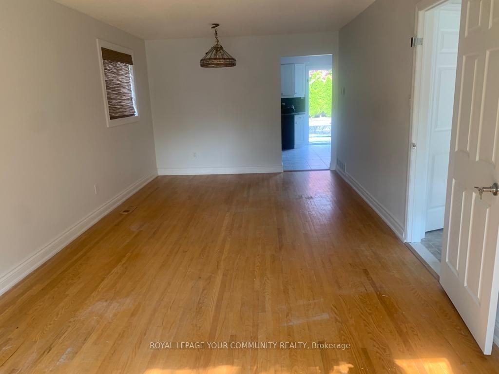 371 Selby Crescent #None - Photo 2 of 6