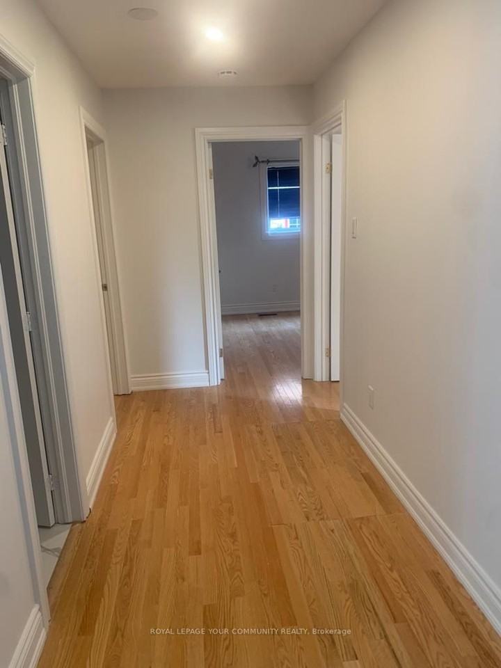 371 Selby Crescent #None - Photo 3 of 6