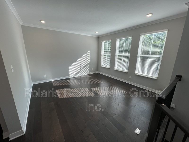 329 Wakefield Way - Photo 4 of 19