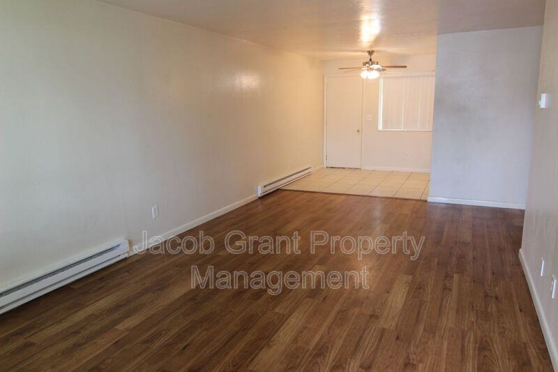 1090 Canal Ave - Photo 3 of 9