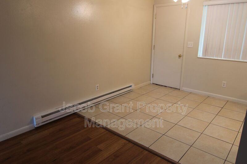 1090 Canal Ave - Photo 4 of 9