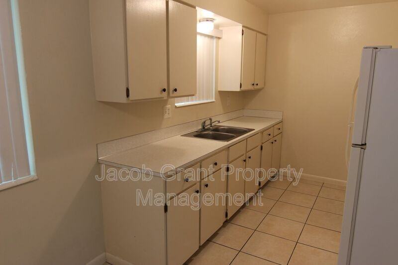 1090 Canal Ave - Photo 6 of 9