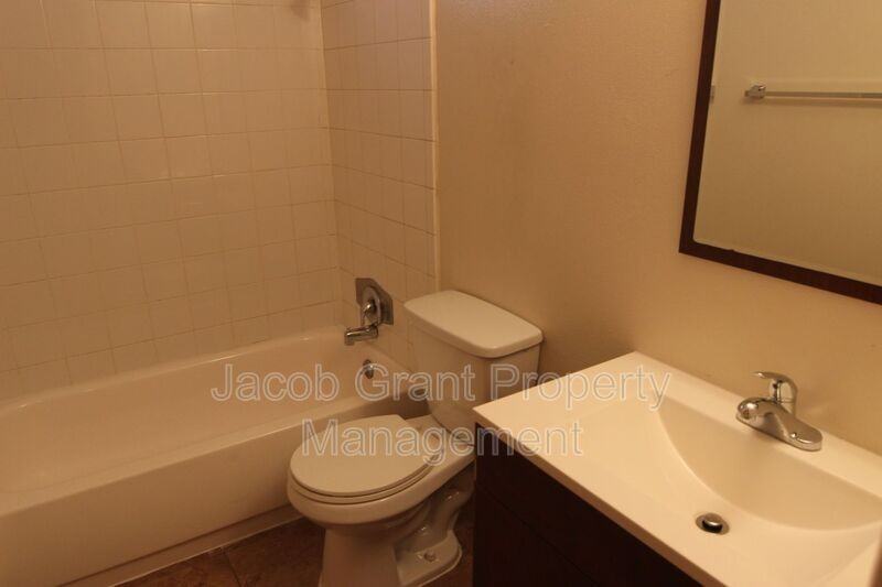 1090 Canal Ave - Photo 7 of 9