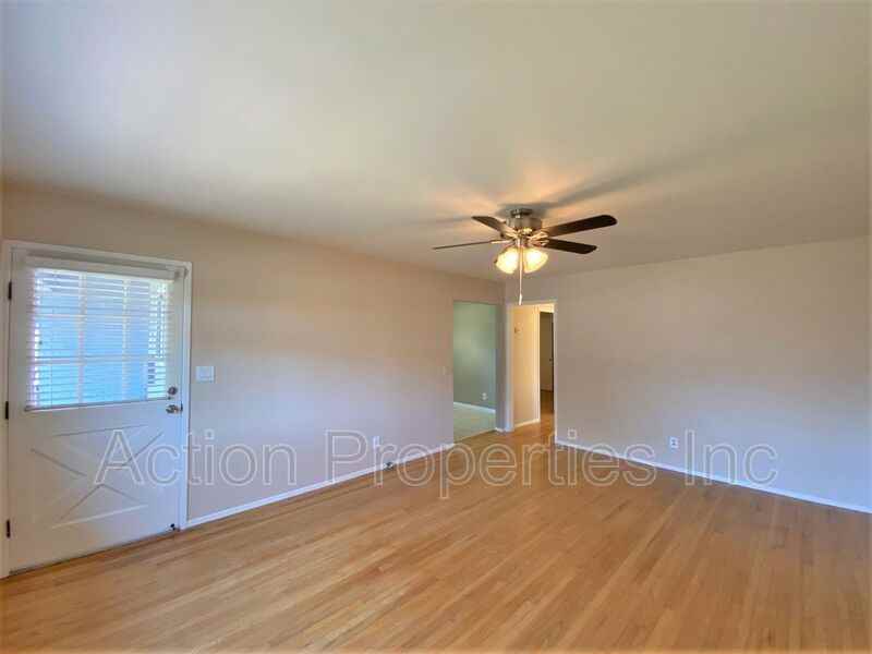 1177 Phyllis Ave - Photo 3 of 20
