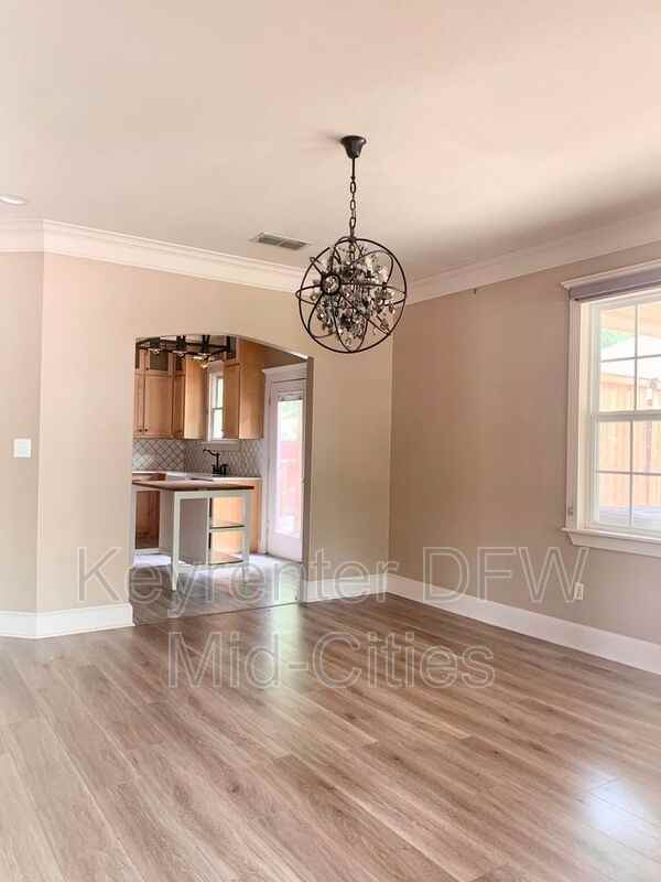 1905 S Henderson St - Photo 4 of 32