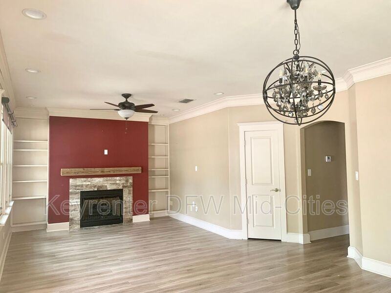 1905 S Henderson St - Photo 6 of 32