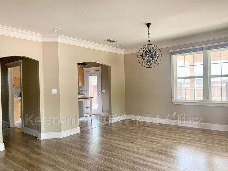 1905 S Henderson St - Photo 7 of 32