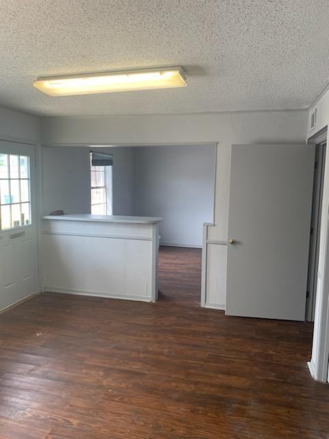 406 W Upshur Ave #406 - Photo 3 of 7