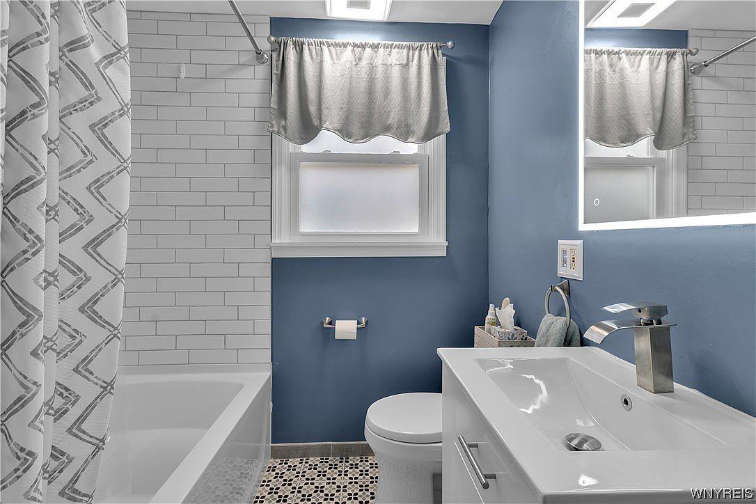 169 Calvin Ct N #NA - Photo 2 of 21