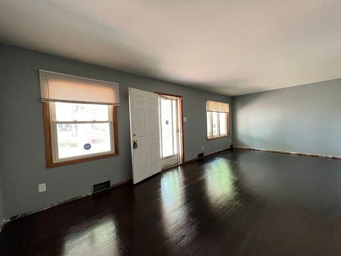 10744 Alliance Dr - Photo 3 of 11