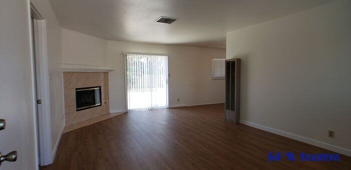 546 E Nugent St - Photo 2 of 12