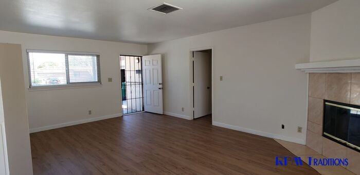 546 E Nugent St - Photo 3 of 12