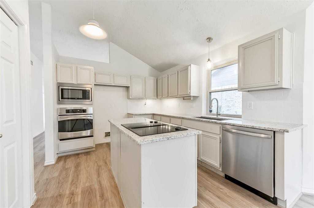 3039 Ashford Park Drive - Photo 3 of 6