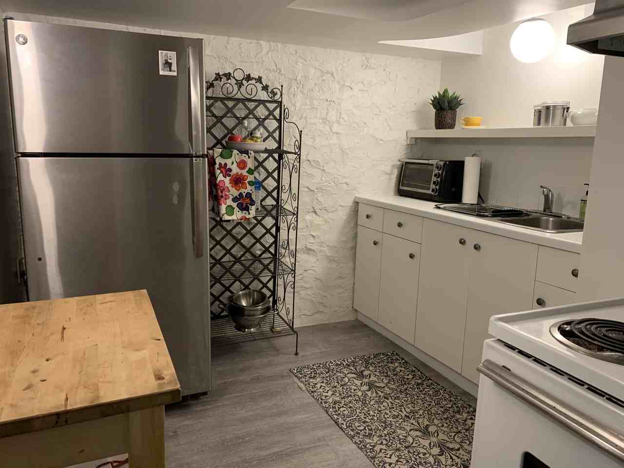 Sorauren Ave & Dundas St W, Toronto, ON M6R 1N4 Studio Apartment for