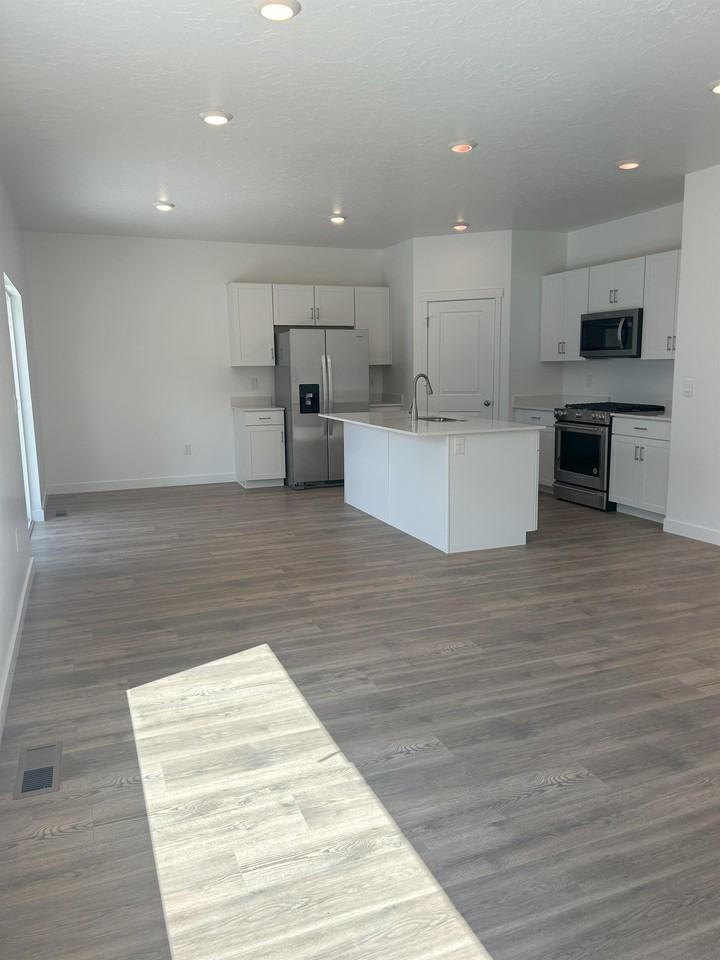 613 N Pear Dr #1 - Photo 4 of 27