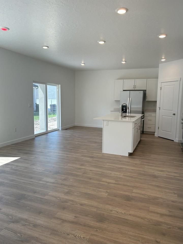 613 N Pear Dr #1 - Photo 5 of 27