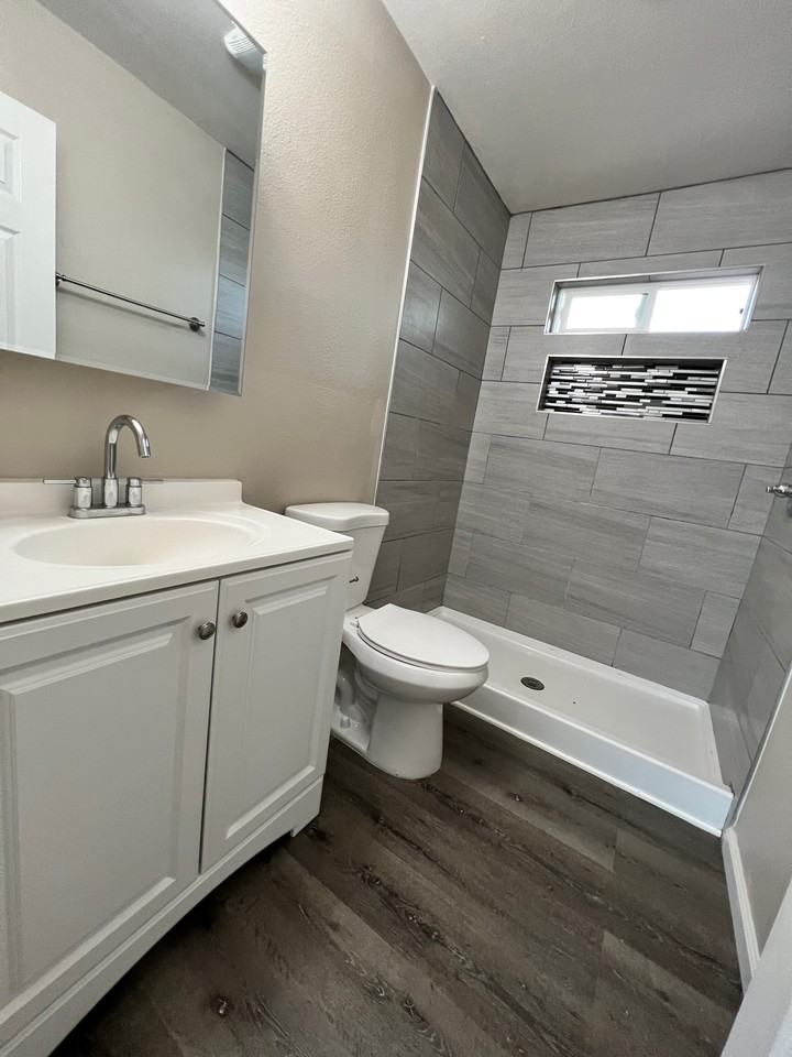 4674 Fleming Way #B - Photo 5 of 7