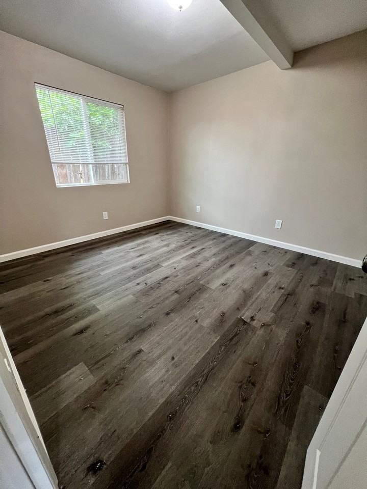 4674 Fleming Way #B - Photo 6 of 7