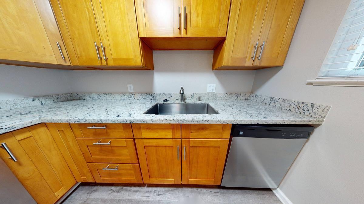 301 Fairgrounds Dr - Photo 4 of 20