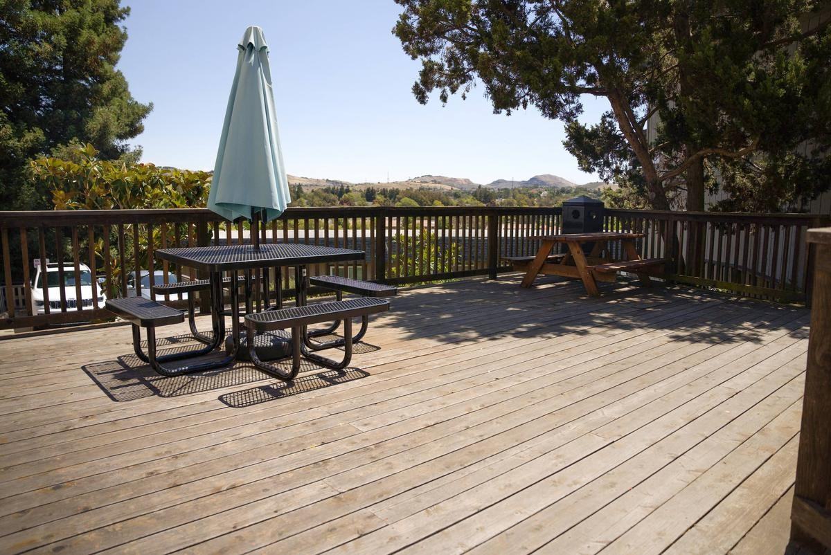 301 Fairgrounds Dr - Photo 6 of 20