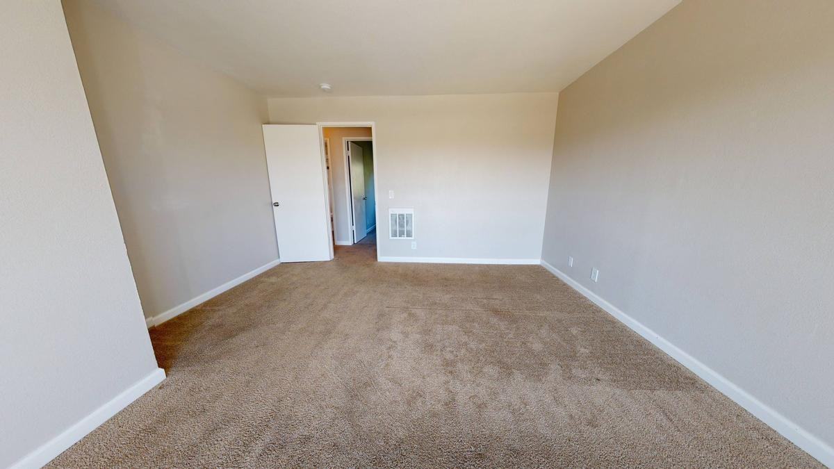 301 Fairgrounds Dr - Photo 3 of 20