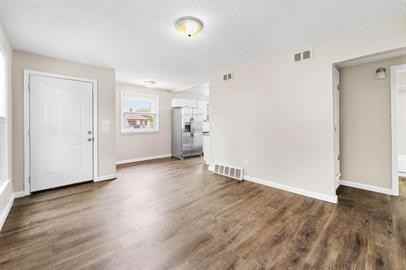 13348 Helen St - Photo 3 of 12