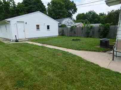 1628 B Ave Nw - Photo 2 of 2