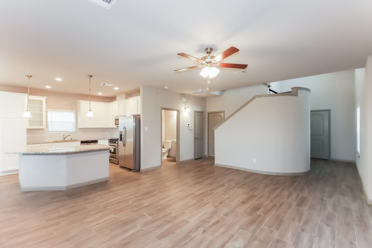 7915 Cypress Country Dr - Photo 3 of 22