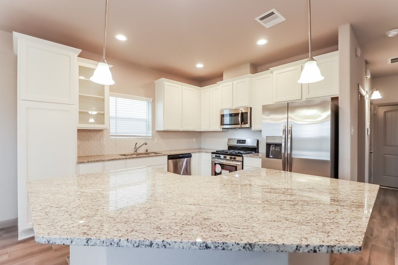 7915 Cypress Country Dr - Photo 5 of 22