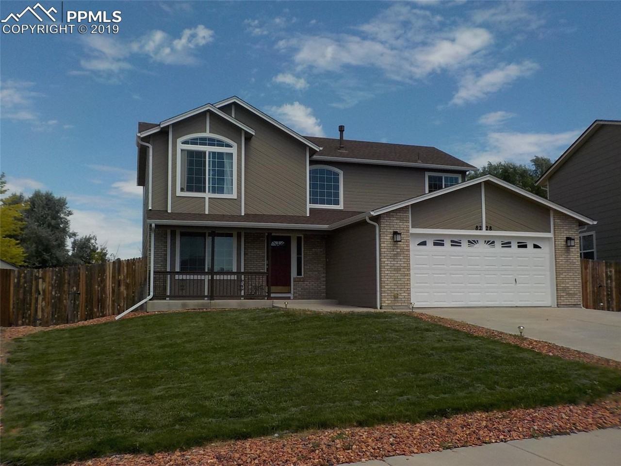 8228 Firethorn Dr - Photo 2 of 20