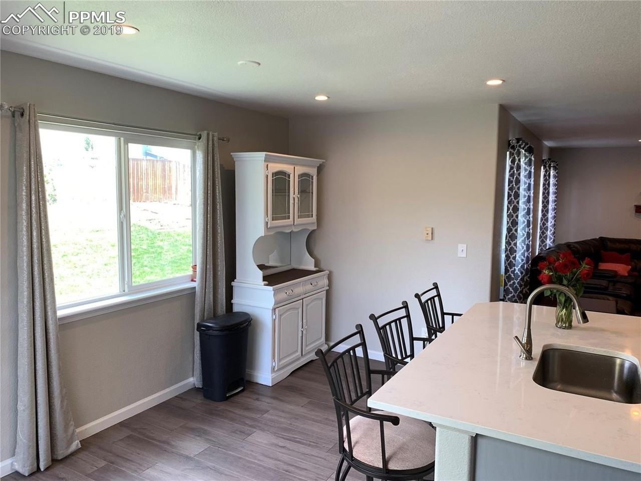 8228 Firethorn Dr - Photo 3 of 20