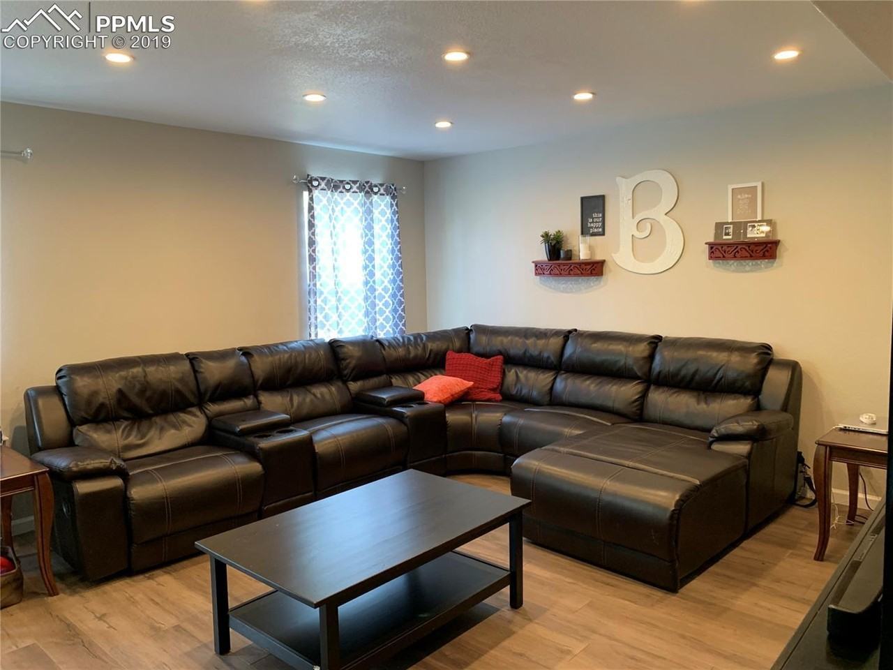 8228 Firethorn Dr - Photo 4 of 20