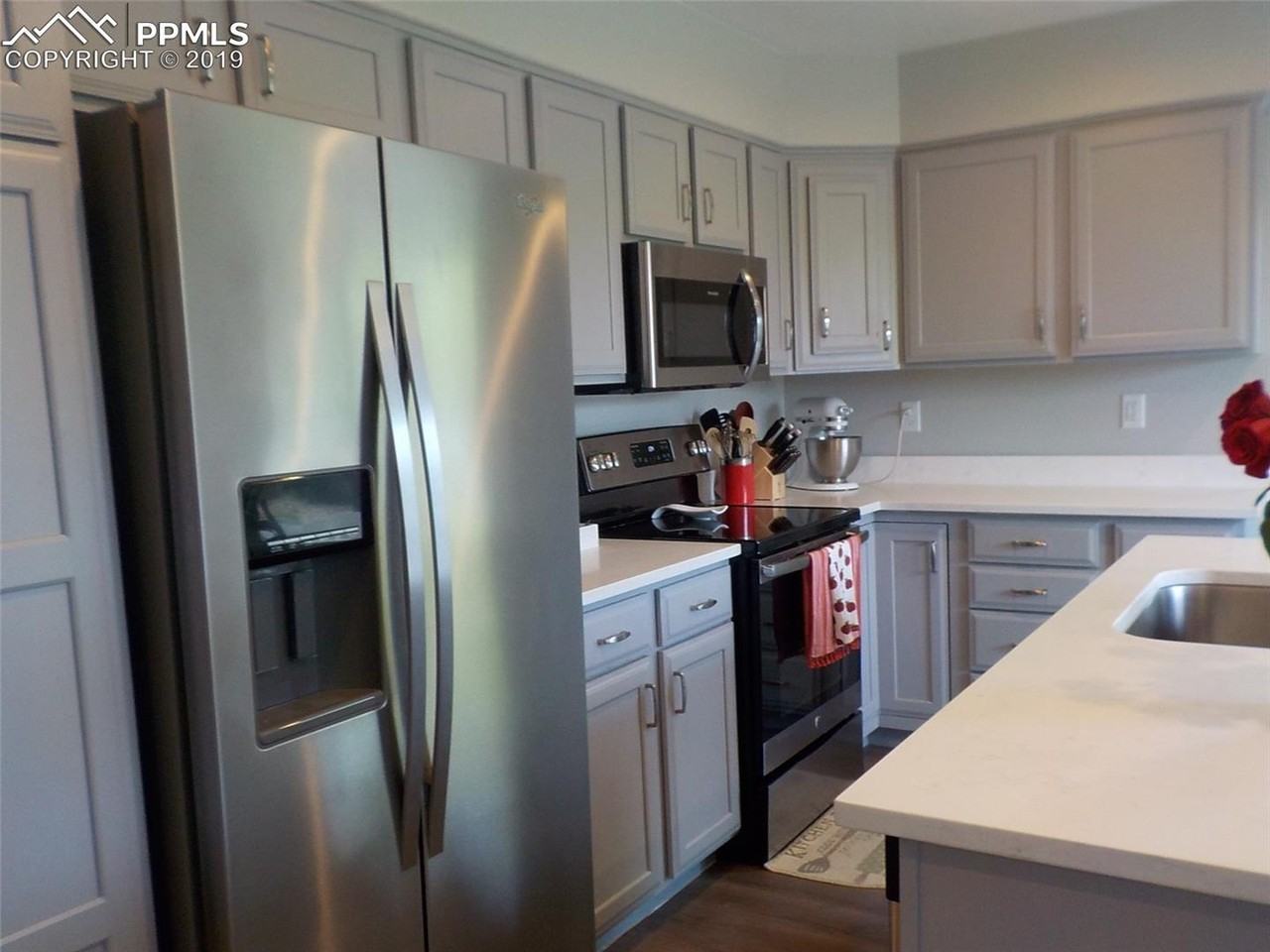 8228 Firethorn Dr - Photo 7 of 20