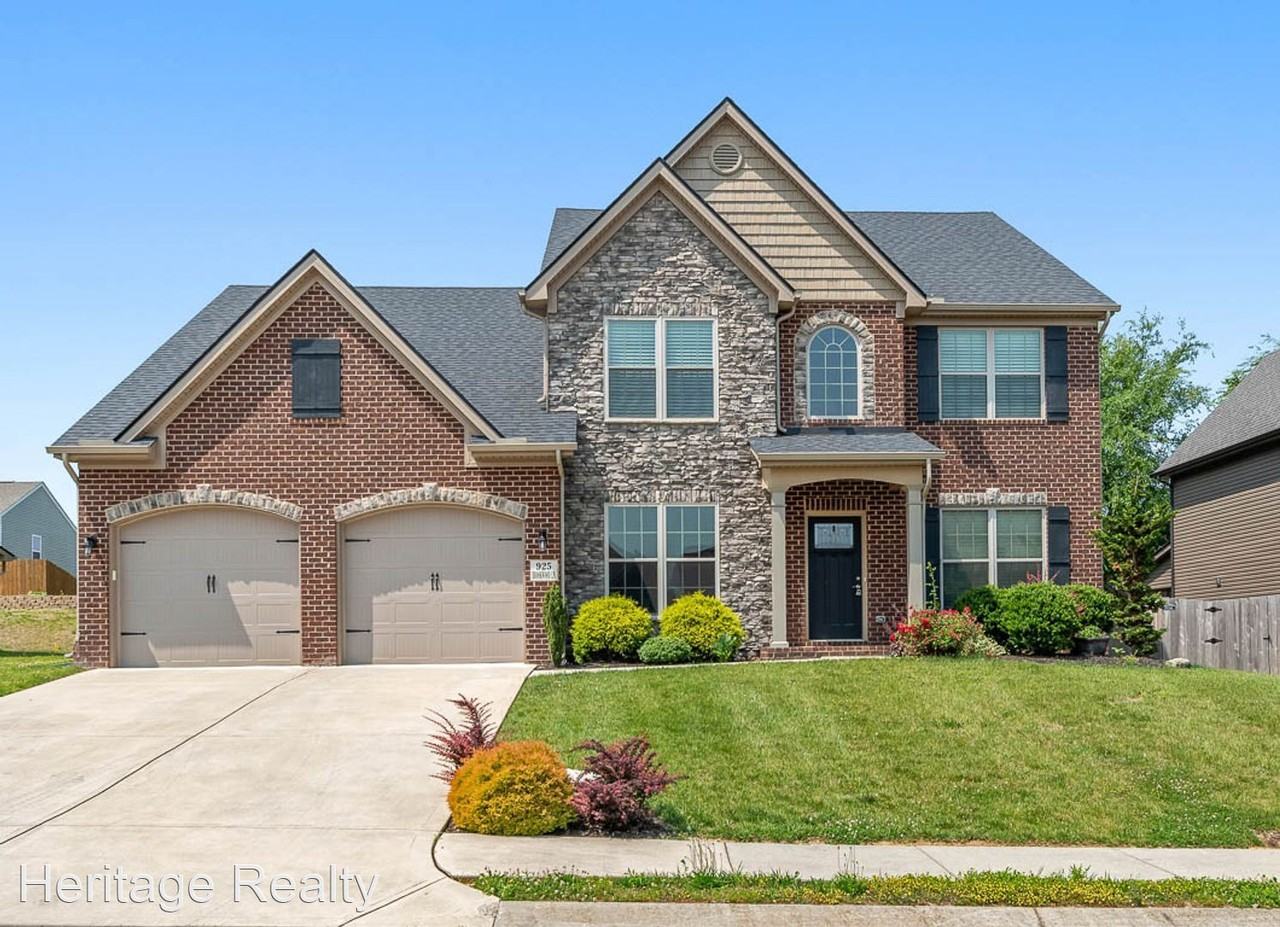 925 Brookwood Ln - Photo 2 of 38