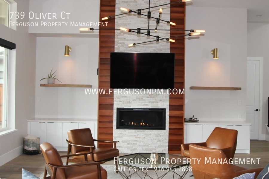 739 Oliver Ct - Photo 2 of 12