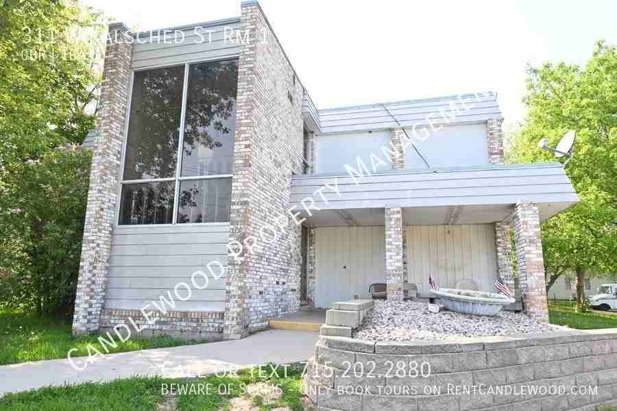 311 W Kalsched St Rm 1 - Photo 2 of 8