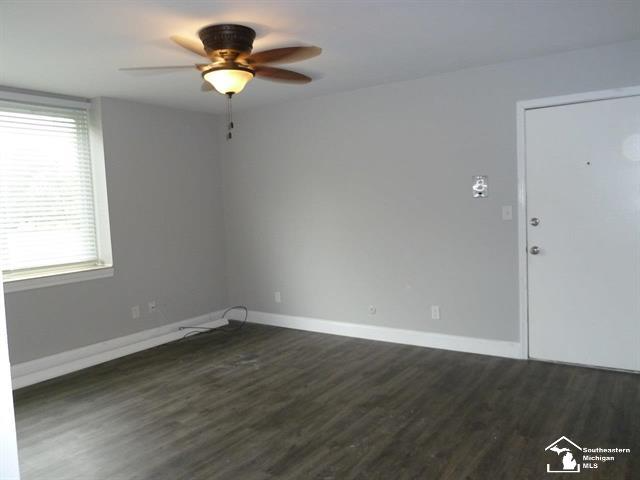 3901 Fort St #108 - Photo 3 of 12