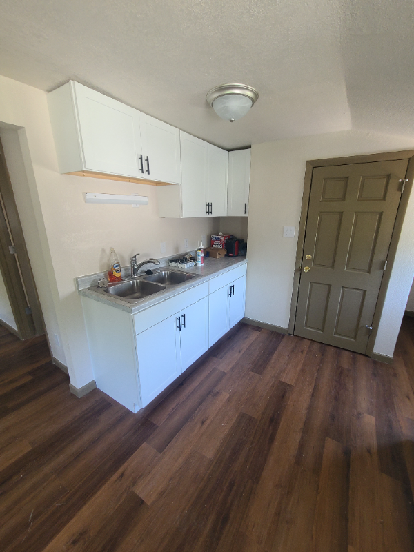 4706E N 56th St #E - Photo 2 of 7