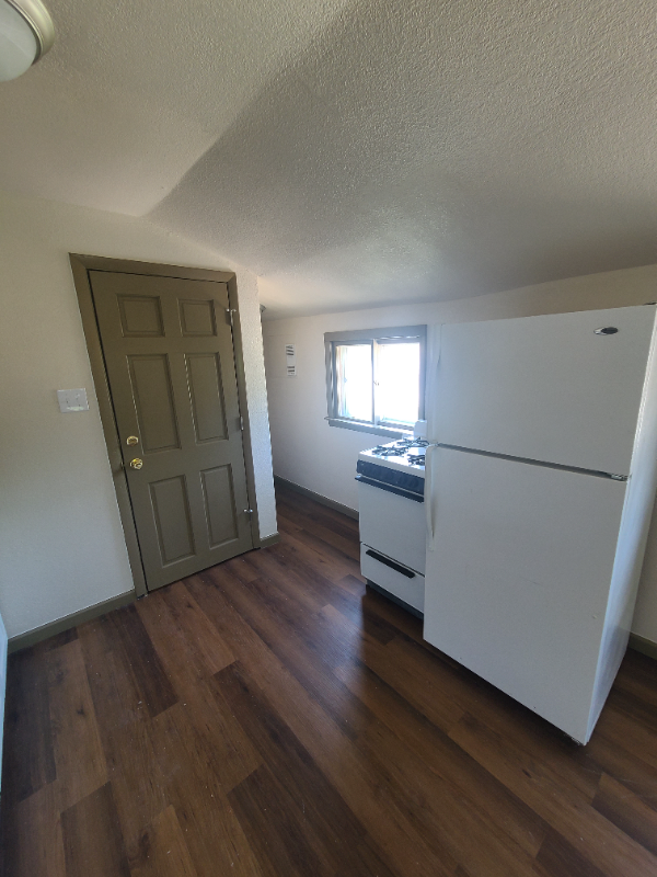 4706E N 56th St #E - Photo 3 of 7