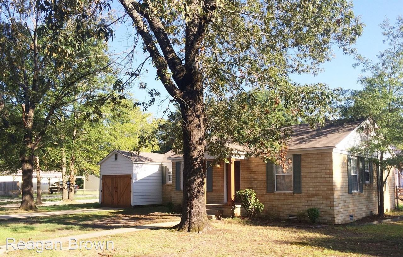 111 Se 3rd St - Photo 2 of 11