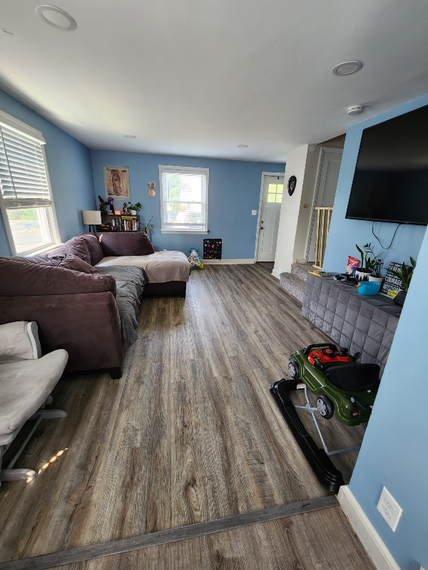 612 Thomas Pl - Photo 2 of 15