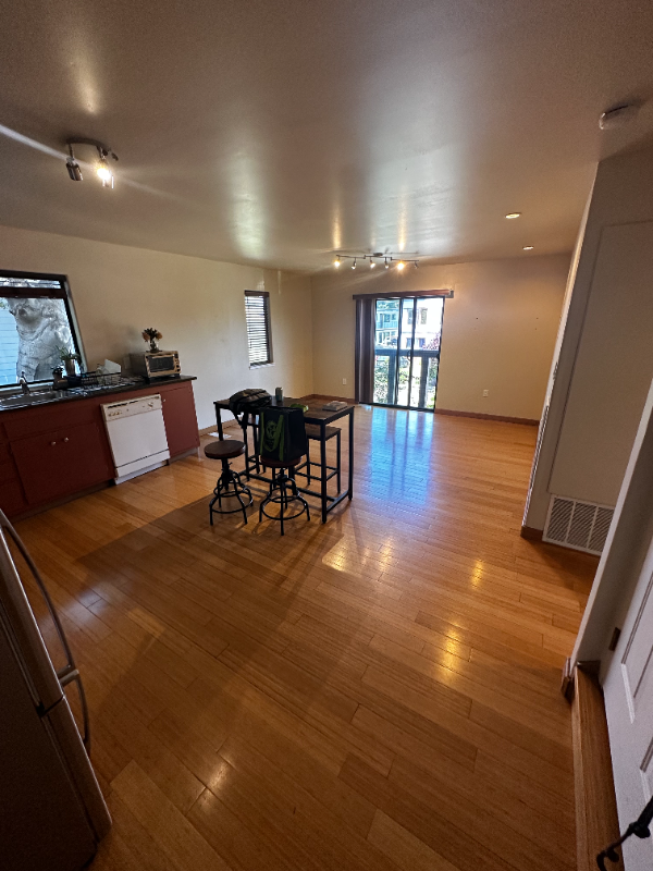 1027 62nd St - Photo 2 of 7