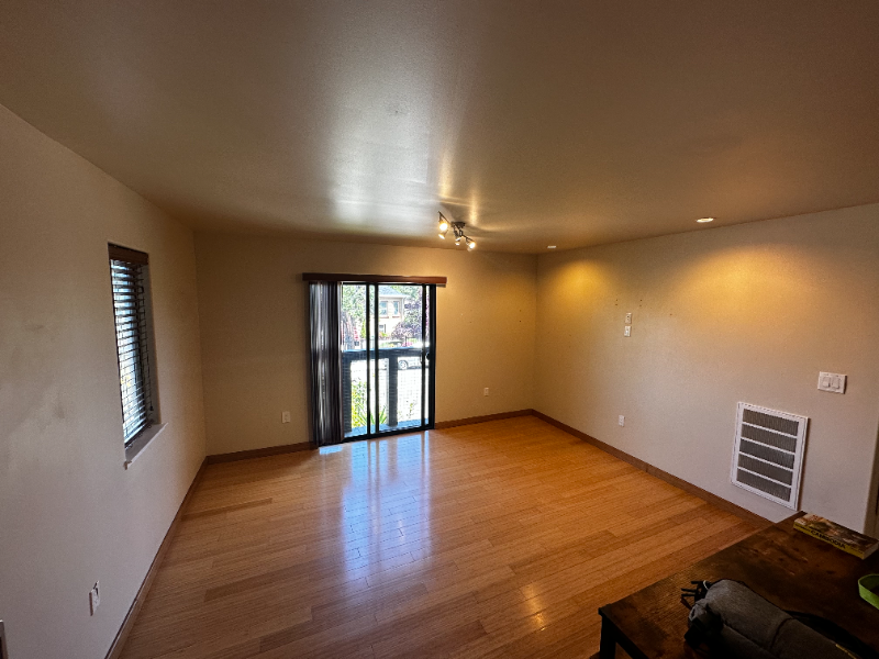 1027 62nd St - Photo 3 of 7