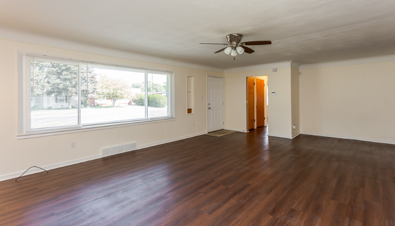 4017 Crary Dr - Photo 3 of 14