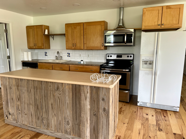 901 Leon St - Photo 3 of 11